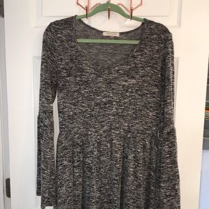 Living doll XL grey bell sleeve dress